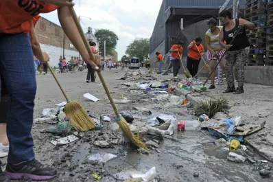 Después de los saqueos, la solidaridad de los tucumanos