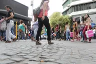 El microcentro recupera su ritmo y el flujo de transeúntes tras los desmanes