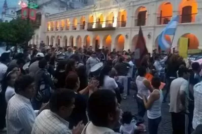 Queremos trabajar, reclaman comerciantes de Salta a la policía