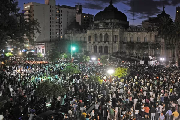 Las fotos de la multitudinaria marcha en la plaza Independencia