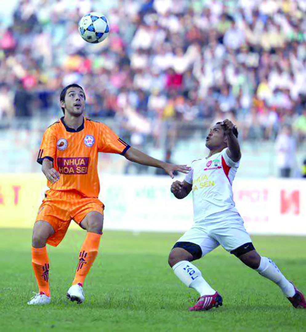 EN LA LIGA VIETNAMITA. Méndez jugó en Shb Da Nang, de Primera.
