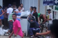 Recuperan cuatro freezers robados de una heladería durante los saqueos