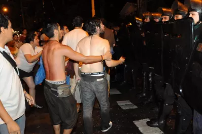 La Policía frenó una marcha a la casa de Alperovich