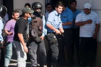 Detienen a un policía que disparó frente a la Casa de Gobierno de Catamarca
