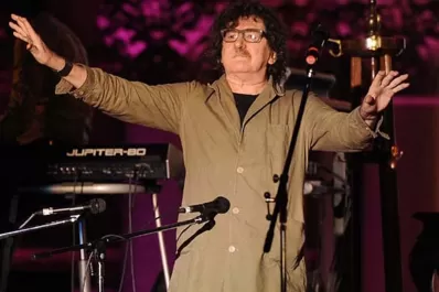 Otorgarán un doctor honoris causa a Charly García