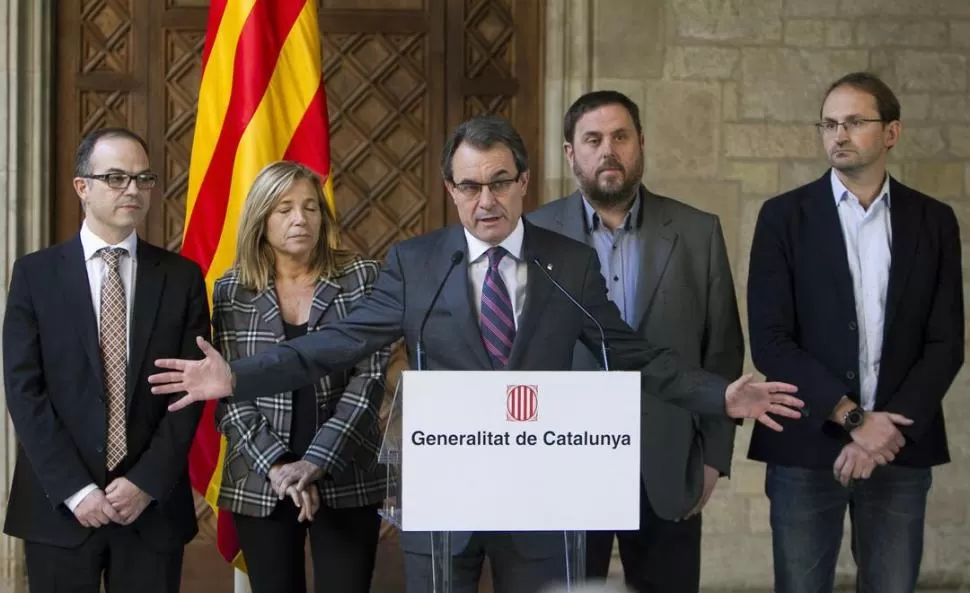 PLANES. Artur Mas, junto a sus aliados, formula el anuncio de la consulta. REUTERS