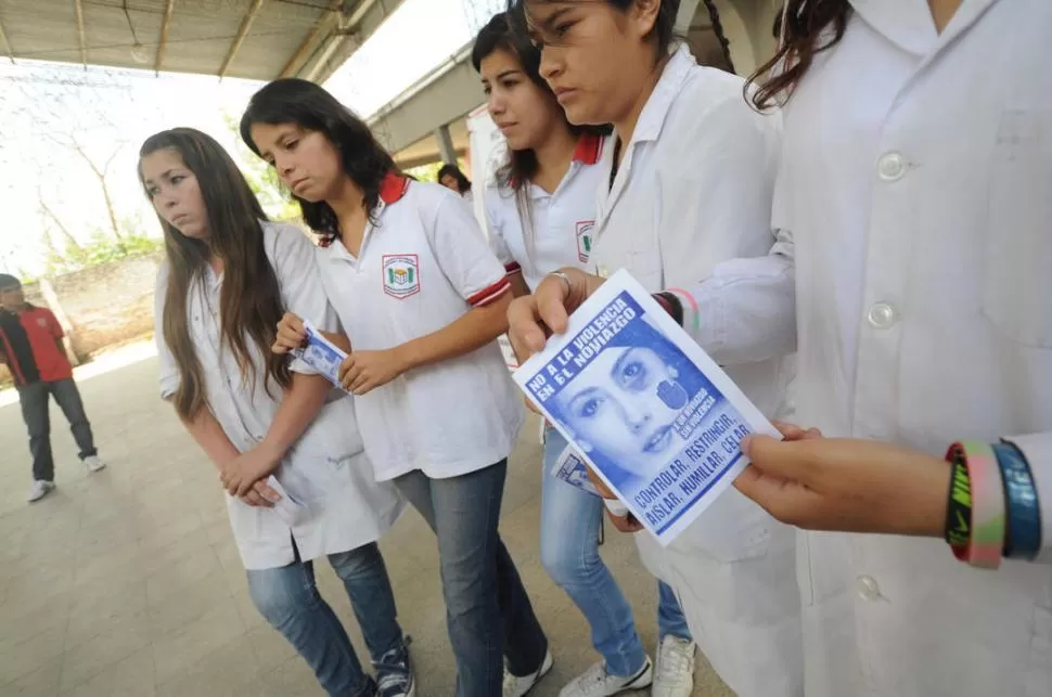 PREOCUPADAS. Las alumnas que investigaron la violencia en el noviazgo sugieren que si no se previenen, estos conflictos pueden tener final trágico. la gaceta / fotos de osvaldo ripoll 