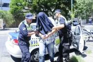 Analizan celulares de policías en busca de pistas