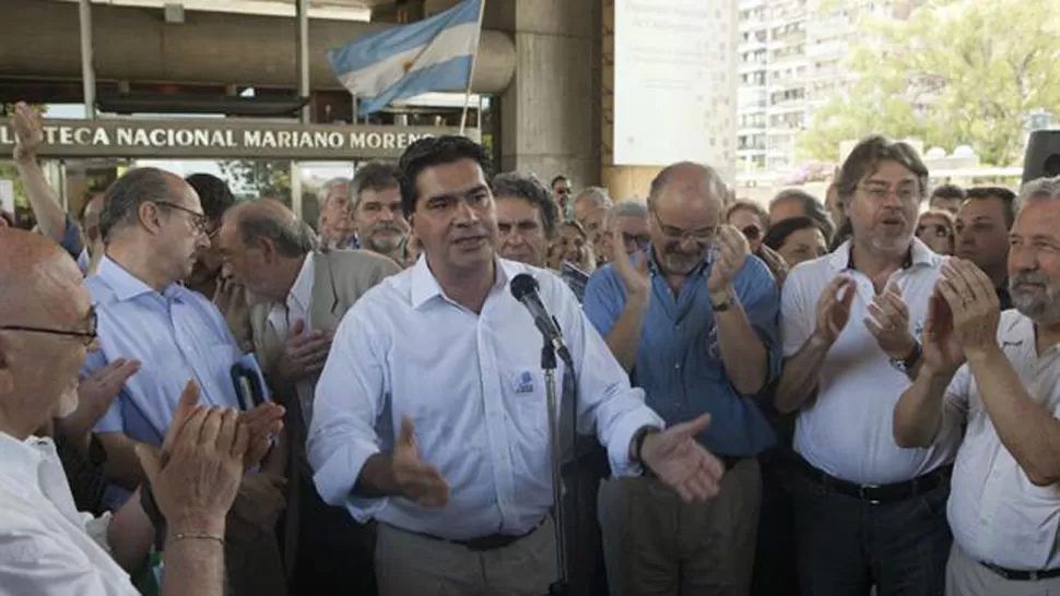 BIBLIOTECA NACIONAL. Capitanich y los miembros de Carta Abierta participaron del encuentro. FOTO PRENSA JEFATURA DE GABINETE