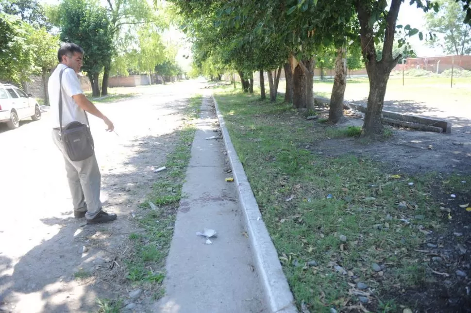 EL LUGAR DEL ATAQUE. Hugo Sarmiento, después de haber sido emboscado, intentó huir corriendo, pero tres jóvenes lo persiguieron y uno de ellos le disparó.  