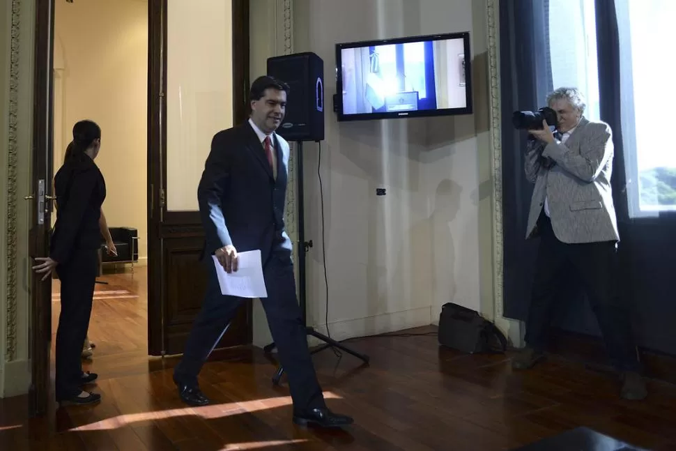 ¿LABOR CUMPLIDA?. Capitanich llegó sonriente ayer a la conferencia de prensa en Casa Rosada. dyn