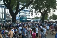 Ingresan los hinchas a la popular de Vélez