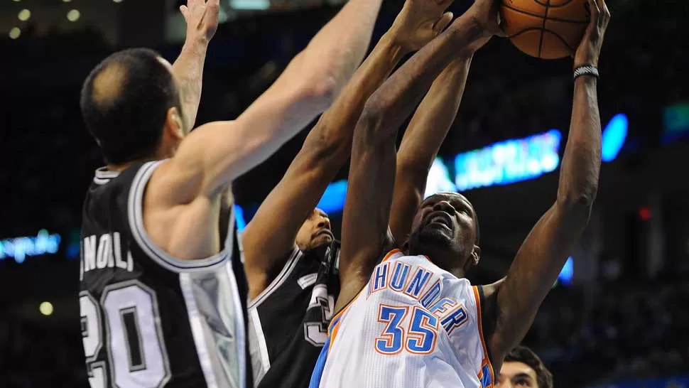 DE NUEVO. Sin el goleo del partido pasado, el argentino volvió a ser determinante para los Spurs. ARCHIVO REUTERS