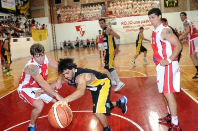 Talleres e Independiente inician el cruce definitorio