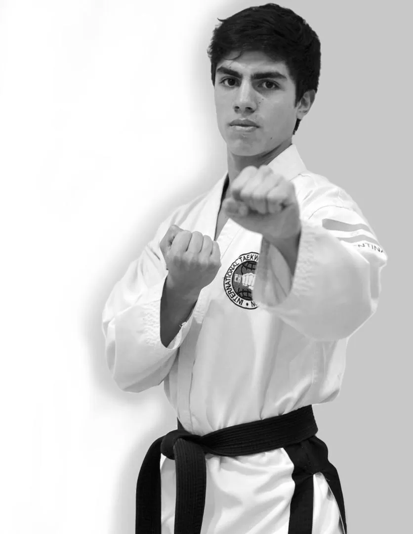 DE LLENO. Gaitán golpeando a un rival en el último Nacional de Chaco. 