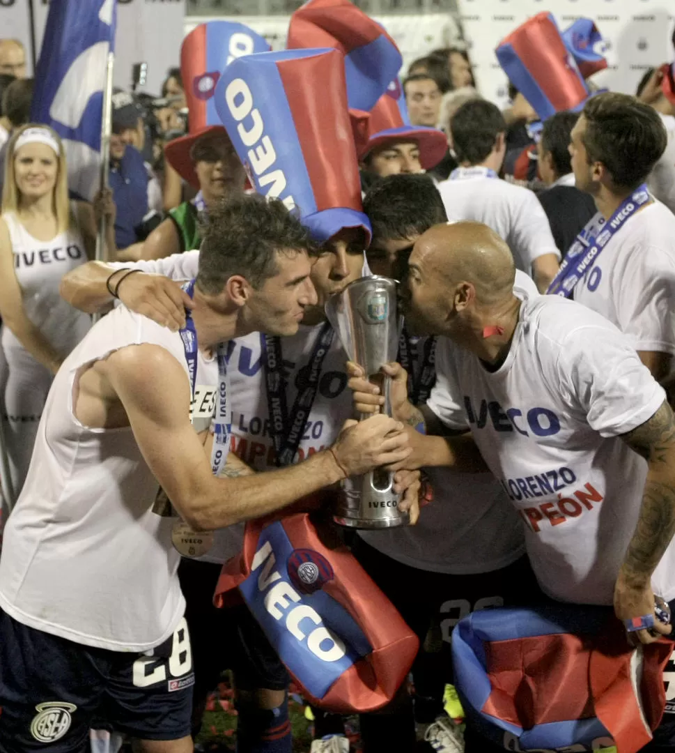 TITIRITERO. Al influjo de la capacidad de Ignacio Piatti -izquierda-, San Lorenzo fue edificando el título N° 12 de su historia. 