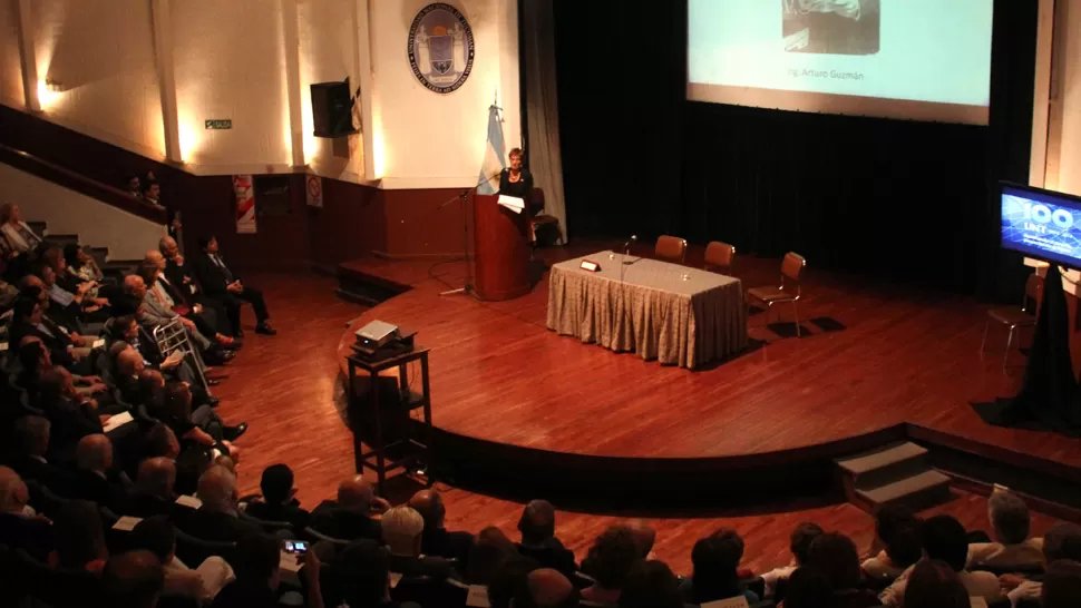 Arrancó con éxito el ciclo de conferencias La UNT por sí misma