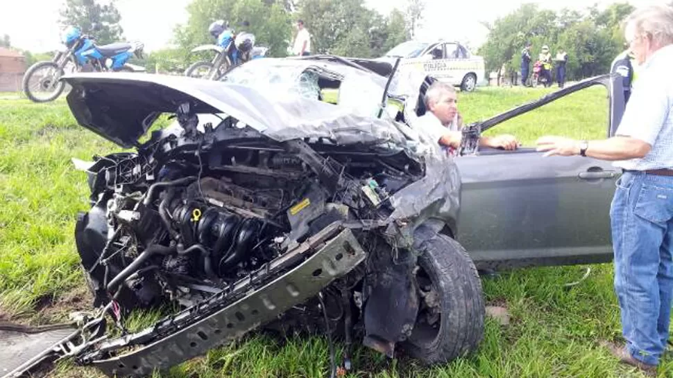 DESTRUIDO. Así quedó el Ford Focus luego del duro impacto. GENTILEZA HUMBERTO VILLAGRA