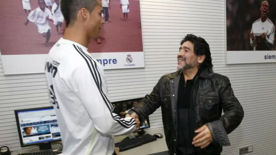 ENCUENTRO. Maradona y CR7, años atrás. FOTO TOMADA DE LARAZON.COM