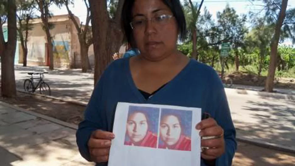 DESESPERADA. La madre de la chica admitió que discutió con su hija la noche anterior. FOTO TOMADA DE ELANCASTI.COM.AR