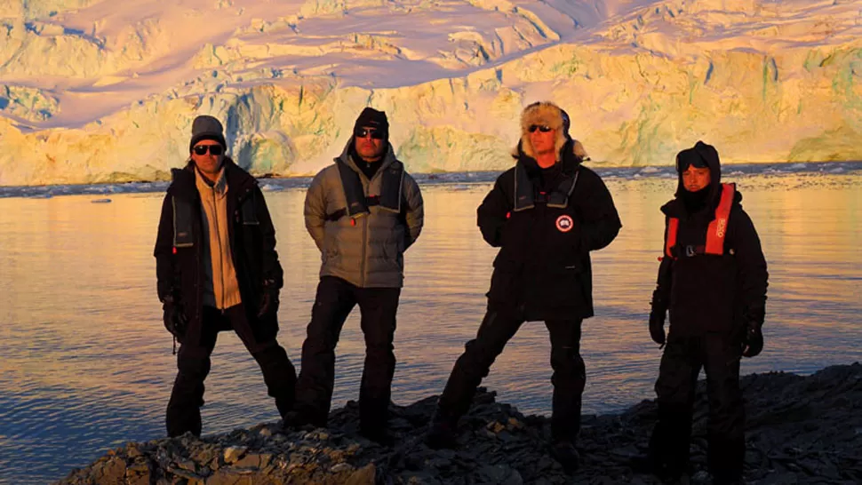 PARA LA HISTORIA. El mes pasado Metallica estuvo tocando en la Antártida. FOTO TOMADA DE METALLICA.COM