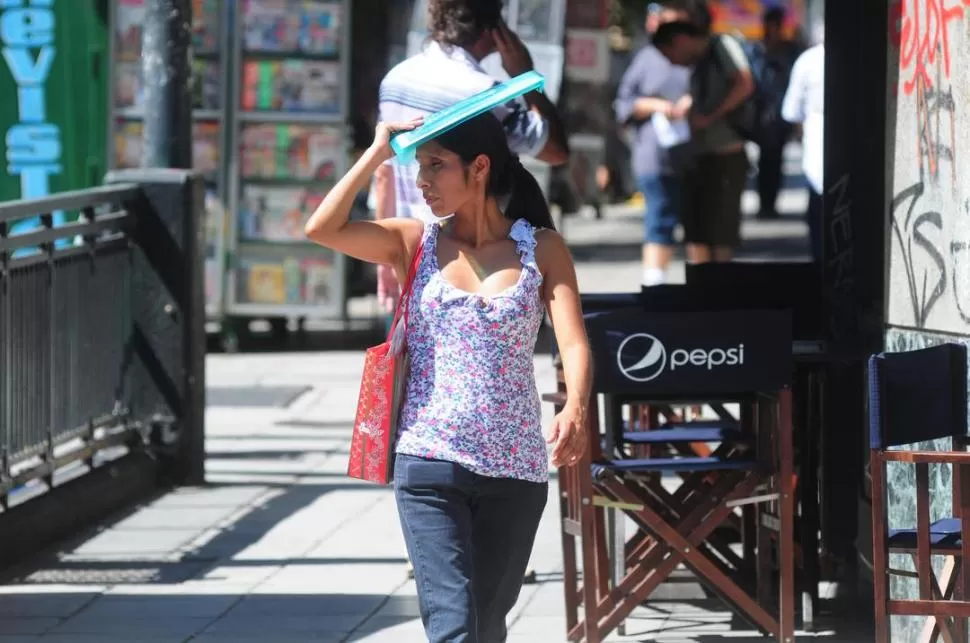 INFIERNO. Los habitantes de Capital Federal y el Conurbano bonaerense vienen padeciendo una ola de calor. DYN