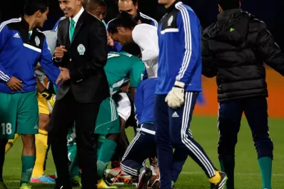 Jugadores del Raja Casablanca le sacaron hasta los botines a Ronaldinho