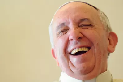 Fiel a su estilo, el papa Francisco cenará gallina de convento en Navidad