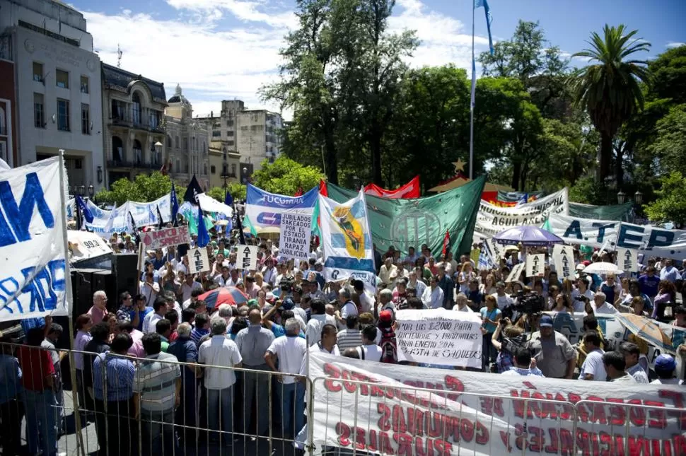 PEDIDOS AL PE. Los trabajadores reclamaron respuestas y advirtieron que las medidas pueden recrudecer. la gaceta / foto de jorge olmos sgrosso 