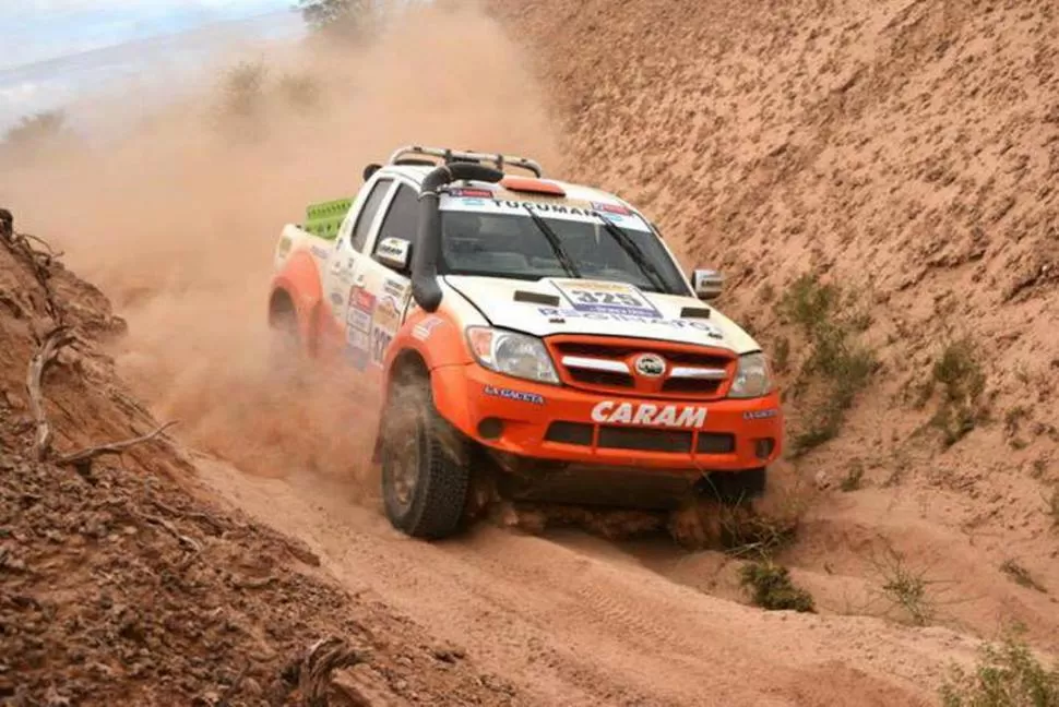 LA CAMIONETA. La Toyota Hilux que prepara Alberto Caram estará ahora en manos de la dupla que conformarán “Miguelito” y “Paco”. Tendrán la “nave” el domingo. 