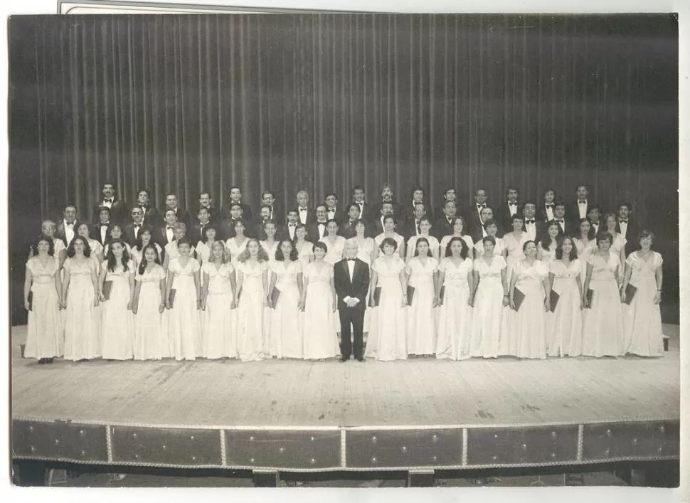 CON DELLA ROCCA. Una de las primeras fotos del Estable, cuando actuó en el Colón y en el Alvear, en 1981. la gaceta / archivo