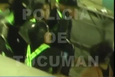 Mirá el video de la trompada que un policía le da a una mujer
