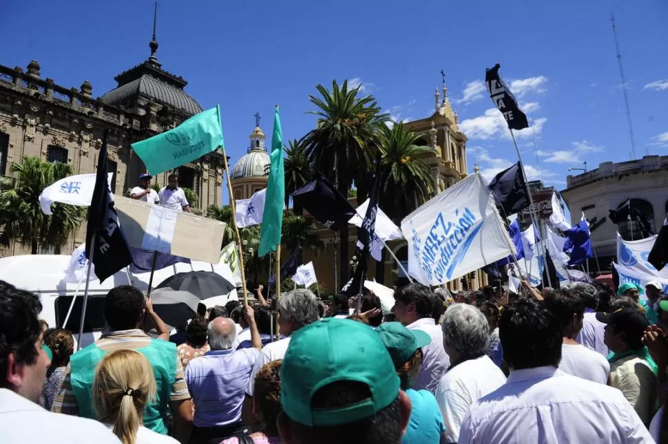 PROTESTA. Los estatales marcharán el viernes hacia Casa de Gobierno. la gaceta / FOTO DE JORGE OLMOS SGROSSO