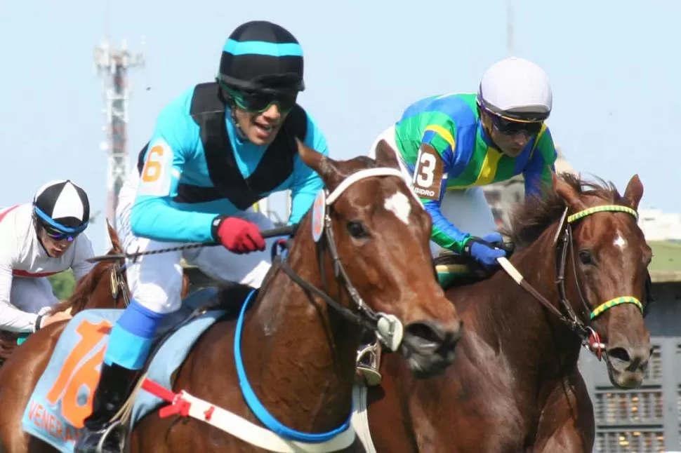 EL TRIUNFO MÁS IMPORTANTE. Montando a la yegua Venerancia, “Fleco” Alderete ganó el Gran Premio “Félix de Alzaga Unzué” en el Hipódromo de San Isidro. 