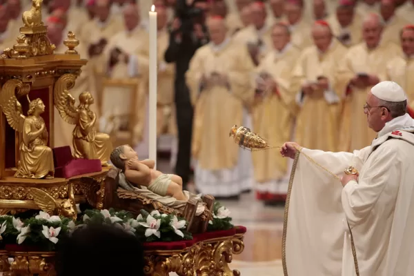 En su primera Misa de Gallo, el papa Francisco pidió a los fieles no tener miedo y desterrar el odio