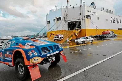 Los autos del Dakar llegaron a Campana