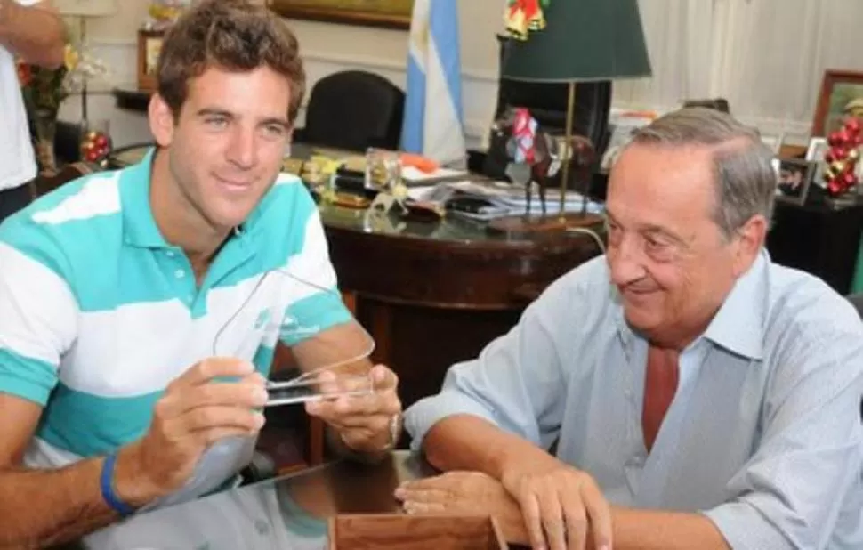 DISTENDIDO. “Delpo” recibió una distinción de parte del intendente de Tandil. 