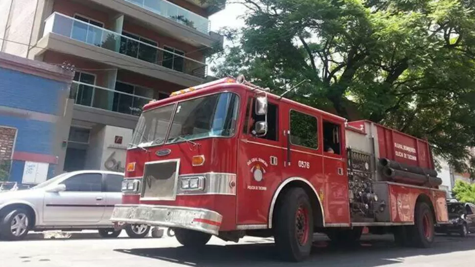 SÓLO UN SUSTO. Bomberos trabajaron en el lugar. FOTO DE TWITTER/ISAÍASCISNERO