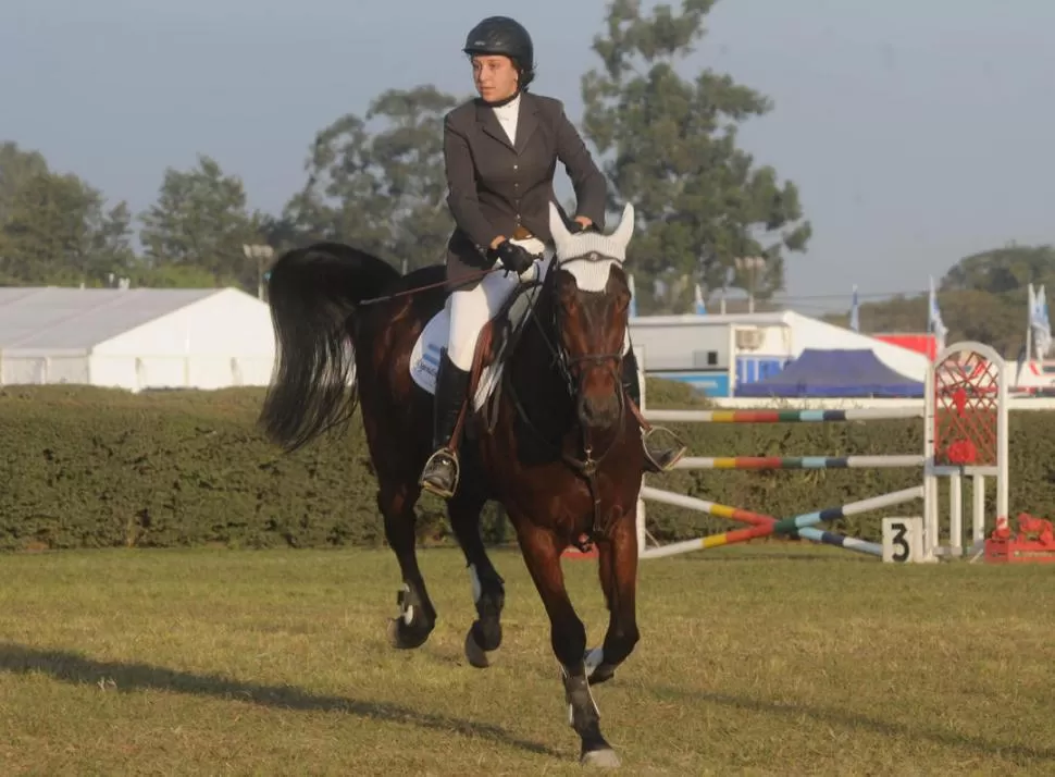 AMAZONA DE BUEN NIVEL. Eugenia Juárez Chico, que representa al Jockey Club de Tucumán, tiene en el caballo “SL Bibelot” a un ejemplar de gran calidad. 