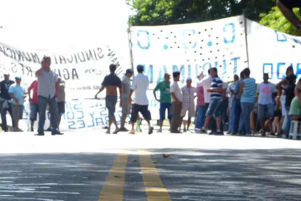El Gobierno busca desactivar la protesta y llama a los gremios estatales a dialogar
