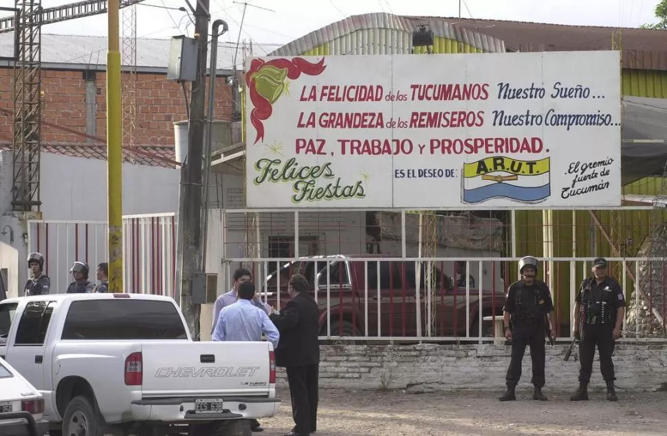 LA REMISERÍA. En la empresa había dos cartas de una víctima de trata. LA GACETA / FOTOS DE HÉCTOR PERALTA (ARCHIVO)