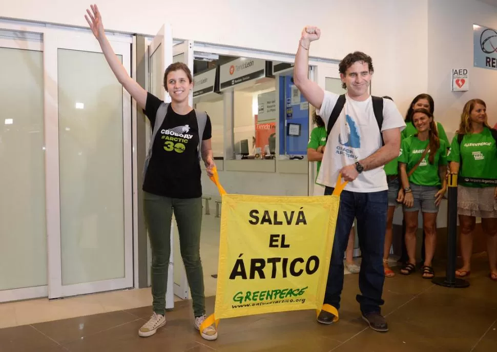 YA EN CASA. Los activistas pasaron dos meses detenidos tras una protesta contra una planta de Gazprom. dyn