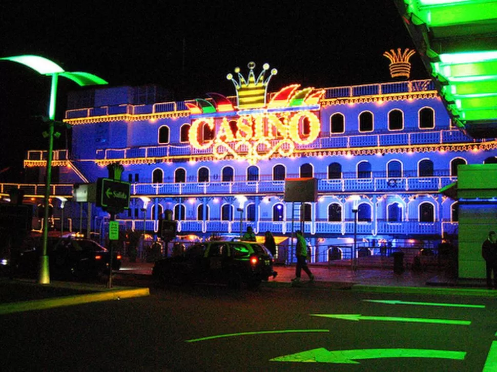 CASINO FLOTANTE. Nación y Ciudad reciben dinero por tragamonedas. absolut-argentina.com