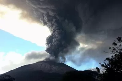 El Salvador, en estado de alerta, por la erupción del volcán Chaparrastique