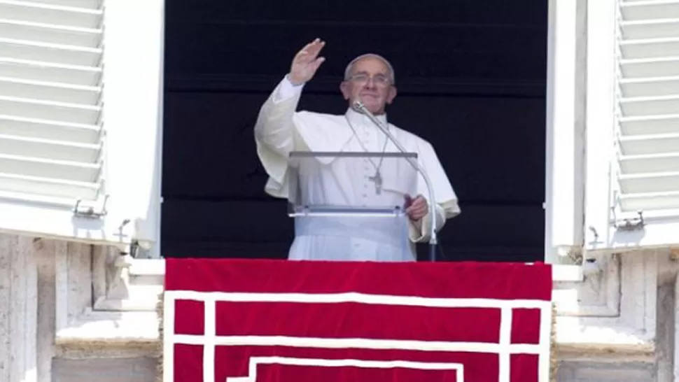 SOLIDARIDAD. El Papa Francisco convocó a los fieles a no mirar para otro lado frente a los problemas de los demás. LA GACETA