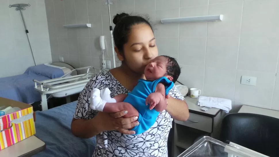 PARTO NATURAL. Bautista nació en la Maternidad a cuatro minutos del 2014. LA GACETA/ FOTOS DE JOSÉ INESTA