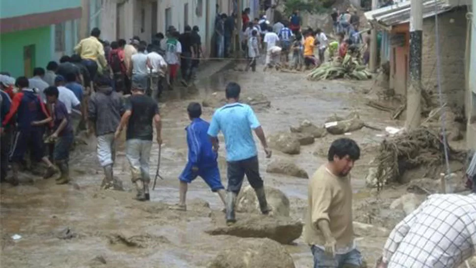 LODO. Varios pueblos, como Laco Llavero, Estrella, San Martín, Lucmapampa, Chirumbia y Santiago, quedaron aislados por el deslave. FOTO TOMADA DE TUTEVE.TV