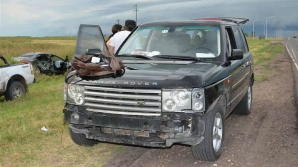 ASÍ QUEDÓ EL AUTO. Pancho Dotto protagonizó un accidente automovilístico en la mañana. FOTO DE UNOENTRERIOS.COM