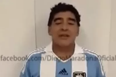 Diego Maradona compartió un polémico saludo de Año Nuevo en Facebook y YouTube
