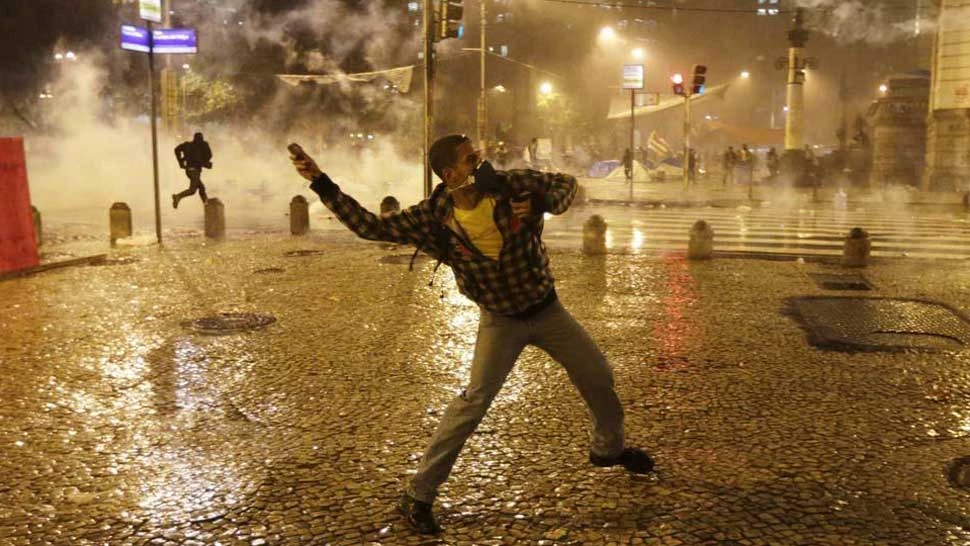 CONFLICTOS SOCIALES. Brasil atraviesa una crisis que amenaza con arruinar la Copa del Mundo. ARCHIVO REUTERS